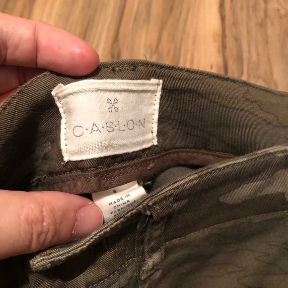 Caslon camo pants. - Picture 2 of 4
